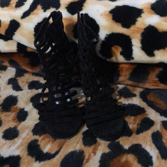 Rebeca Sanver caged high heels - Picture 9 of 9